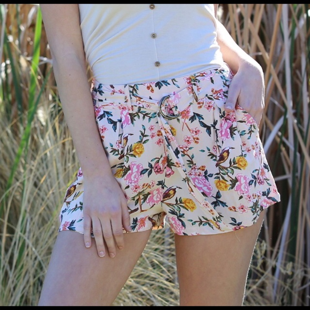 BELTED WITH PLEATS FLORAL SHORTS - Picture 7 of 7